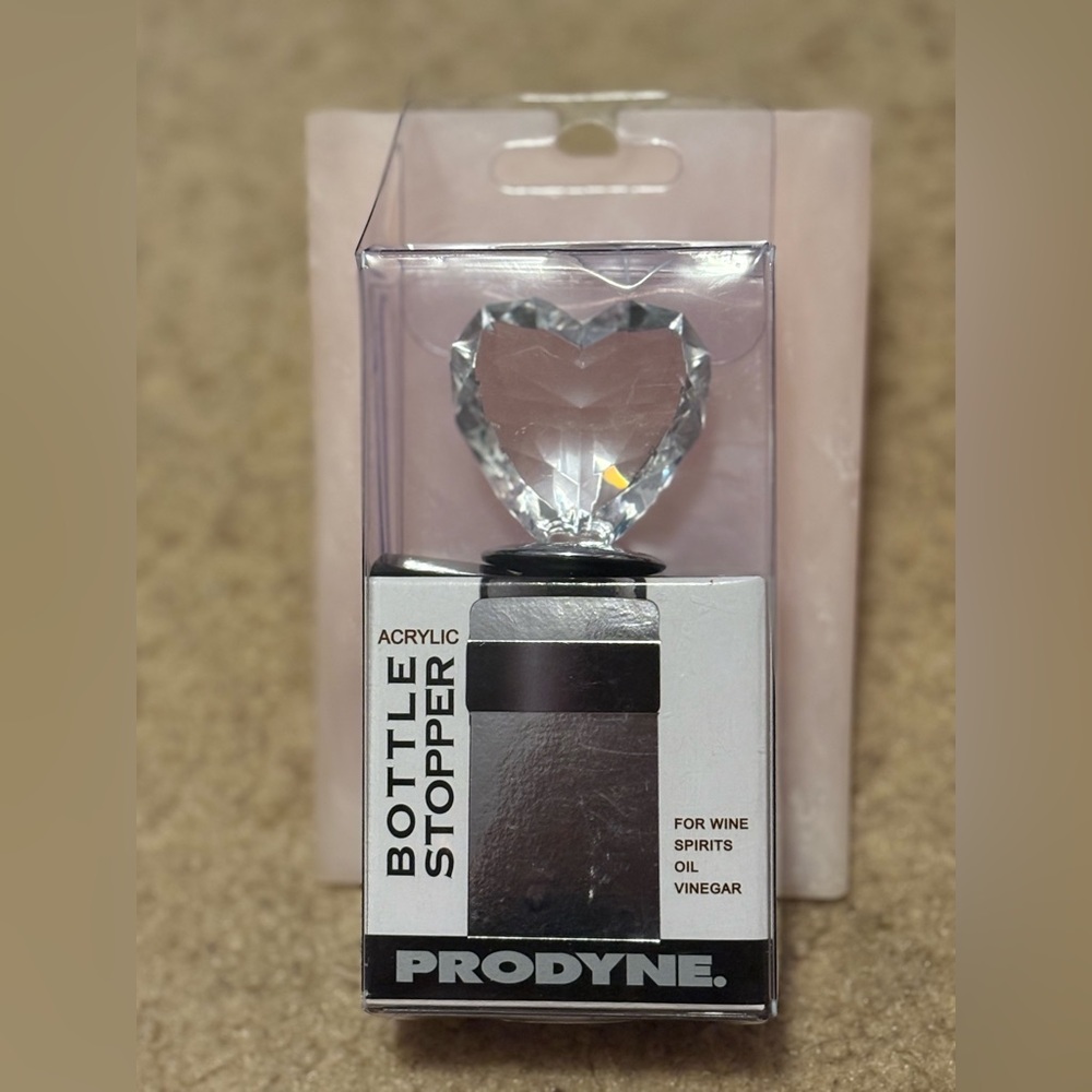 NWT Prodyne Clear Crystal Heart Solid Acrylic Bottle Stopper